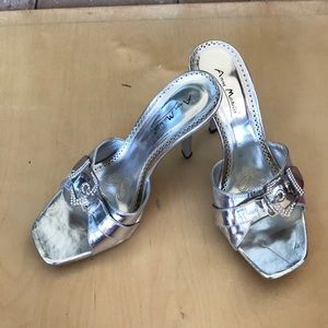 Anne Michelle Metallic Silver heel